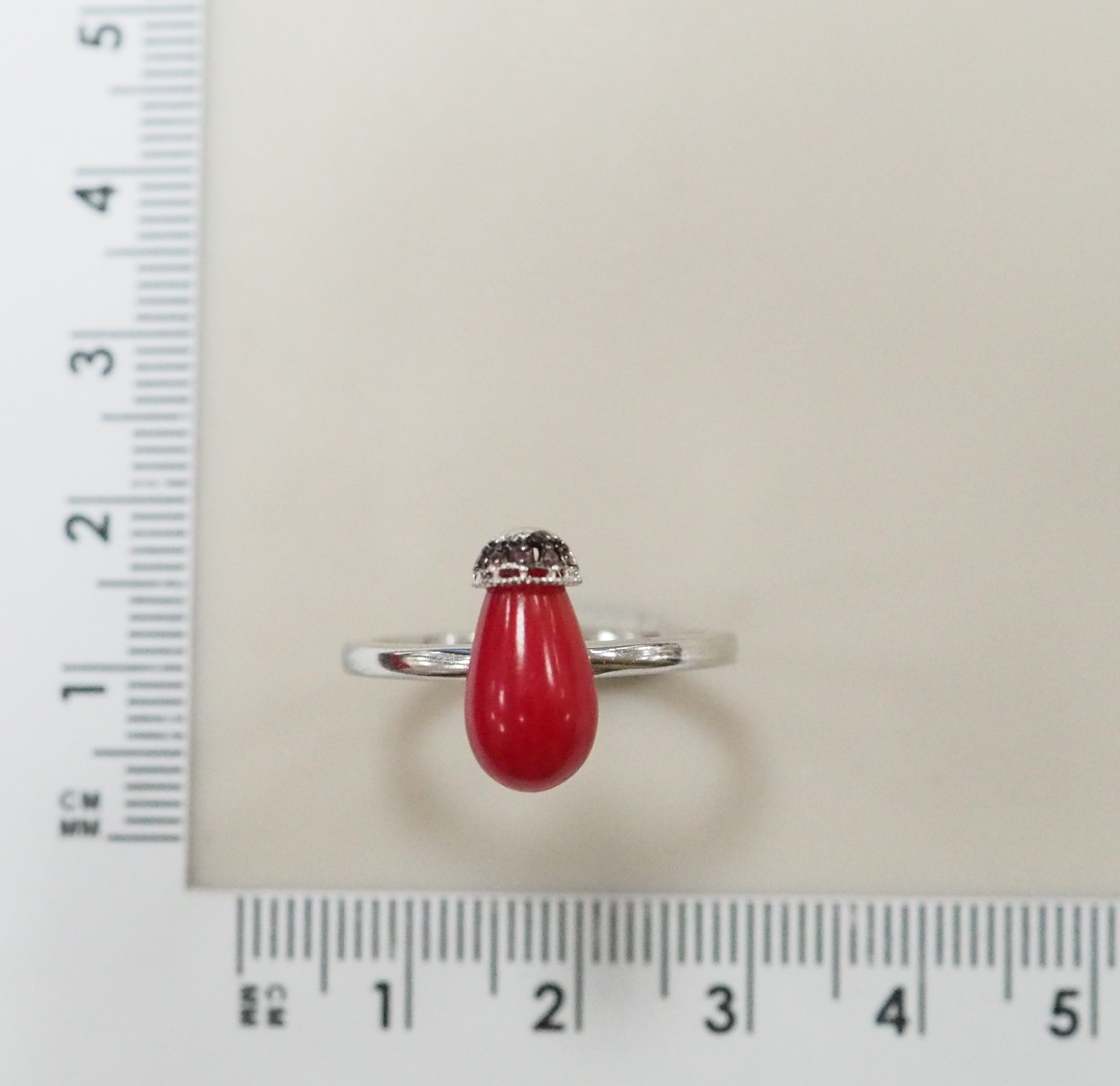 Серебряное кольцо с кораллом